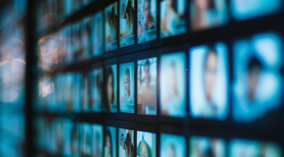 Как займы находят номера родственников